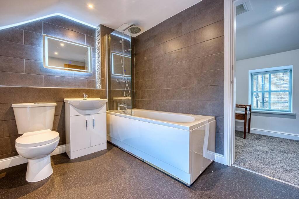 Delightful Two-Bedroom Cottage In The Heart Of Bakewell Dış mekan fotoğraf
