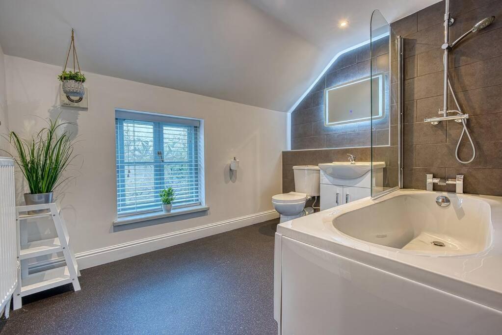 Delightful Two-Bedroom Cottage In The Heart Of Bakewell Dış mekan fotoğraf