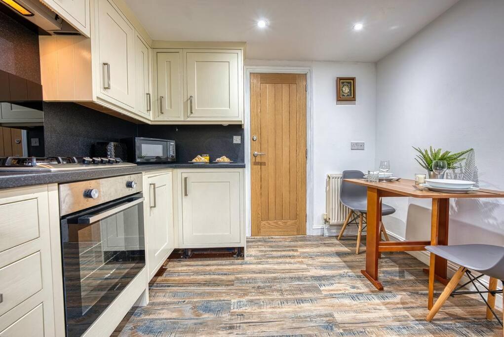 Delightful Two-Bedroom Cottage In The Heart Of Bakewell Dış mekan fotoğraf
